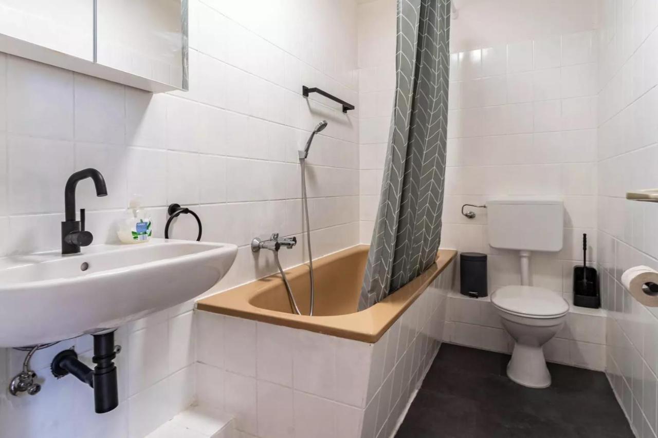 Next Home - Free Parking & Wifi - Badewanne Duisburg Exteriör bild