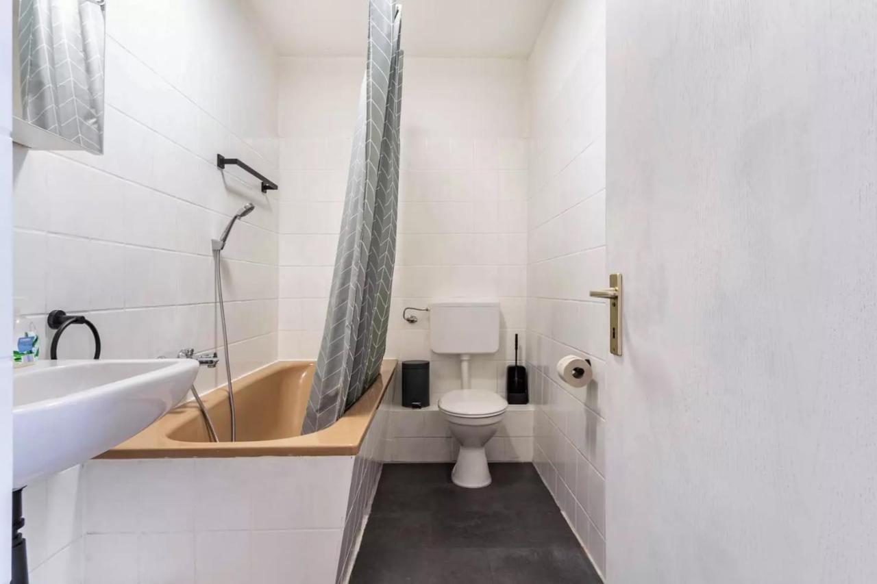 Next Home - Free Parking & Wifi - Badewanne Duisburg Exteriör bild